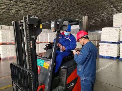 产品装卸车间 根治“低老坏”顽疾，厚植劳务管理根基——某产品装卸车间以装卸搬运为镜，全面助力服务升级纪实